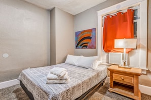 1 habitación, wifi y ropa de cama