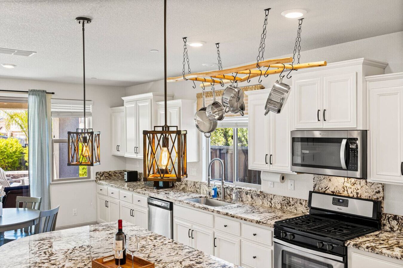 ثلاجة، ميكروويف، فرن، موقد طهي مسطح