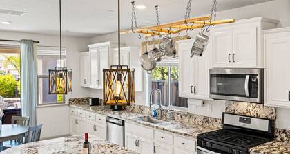 The Fiddyment Roost – Farmhouse w/ Hot Tub & Firepit