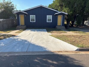 Property grounds -  Spacious Duplex in lovely Lubbock by Texas Tech University (Lubbock)