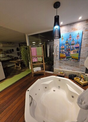 タオル、トイレットペーパー