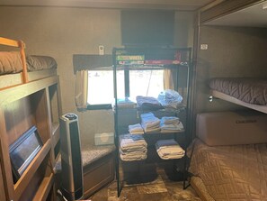 2 bedrooms, WiFi, bed sheets - Living the Lake Life 2 Bedroom Camper at Rough River Lake (Hardinsburg)