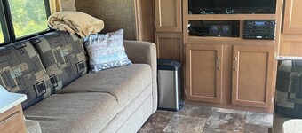 Living the Lake Life 2 Bedroom Camper at Rough River Lake