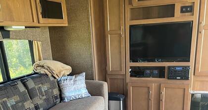 Living the Lake Life 2 Bedroom Camper at Rough River Lake