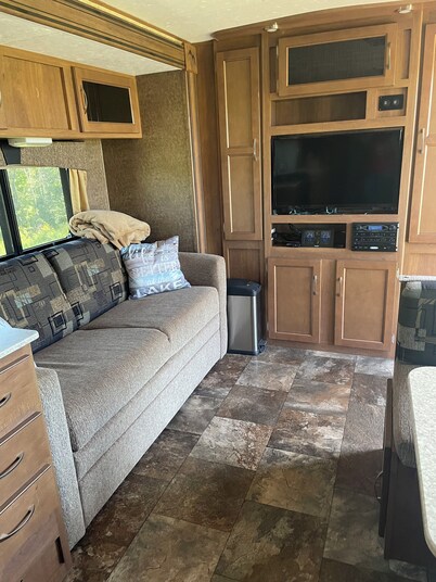 Living the Lake Life 2 Bedroom Camper at Rough River Lake