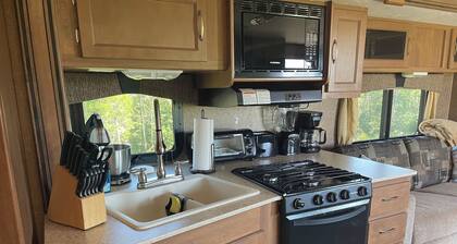 Living the Lake Life 2 Bedroom Camper at Rough River Lake
