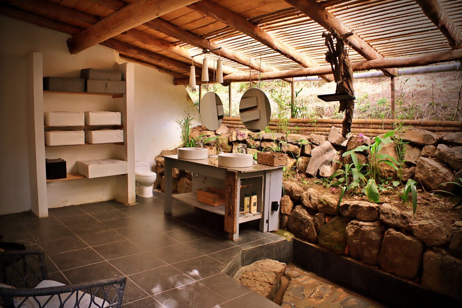 吹风机、毛巾、肥皂、卫生纸