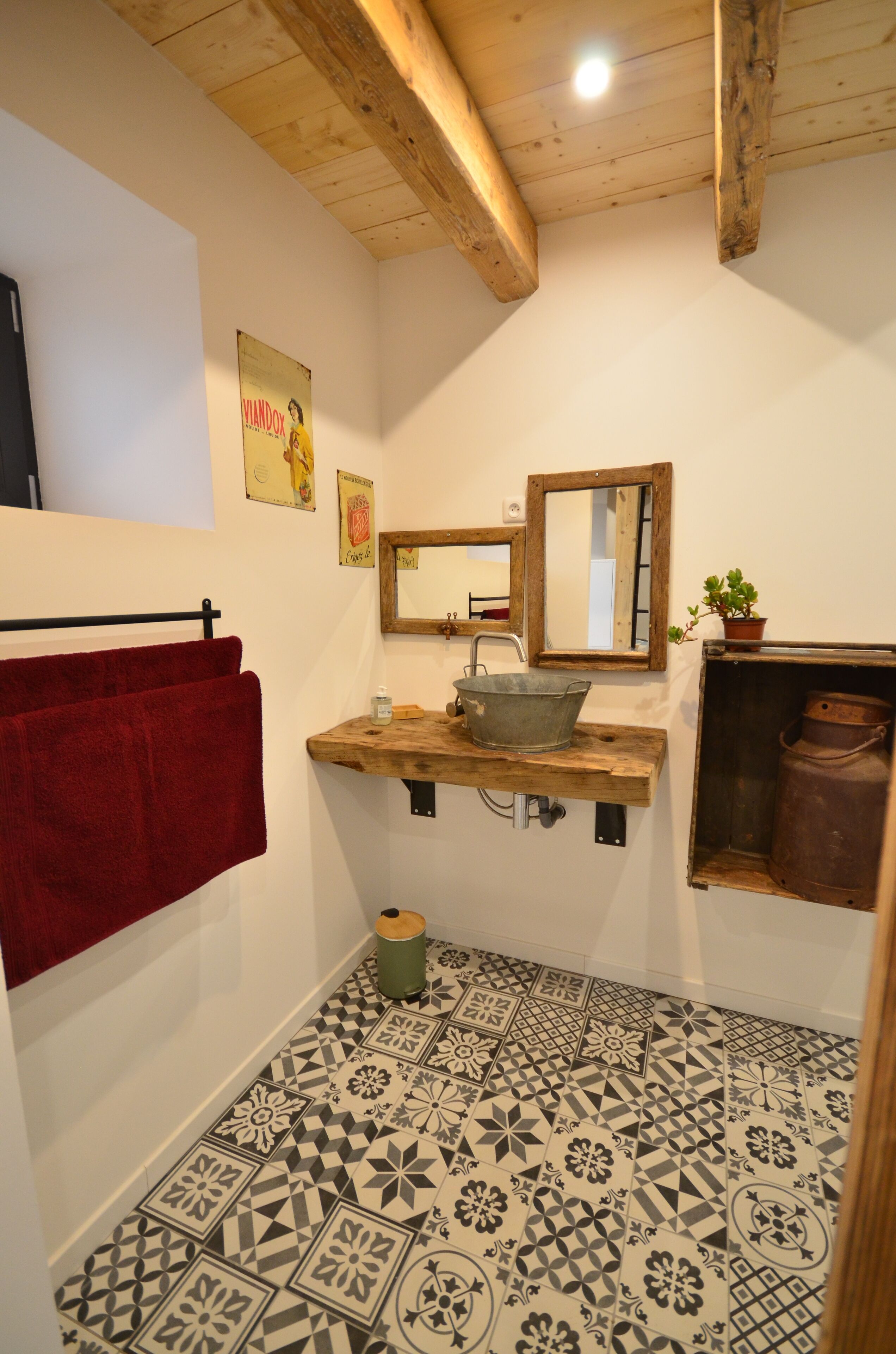 Shower, hair dryer, towels, toilet paper