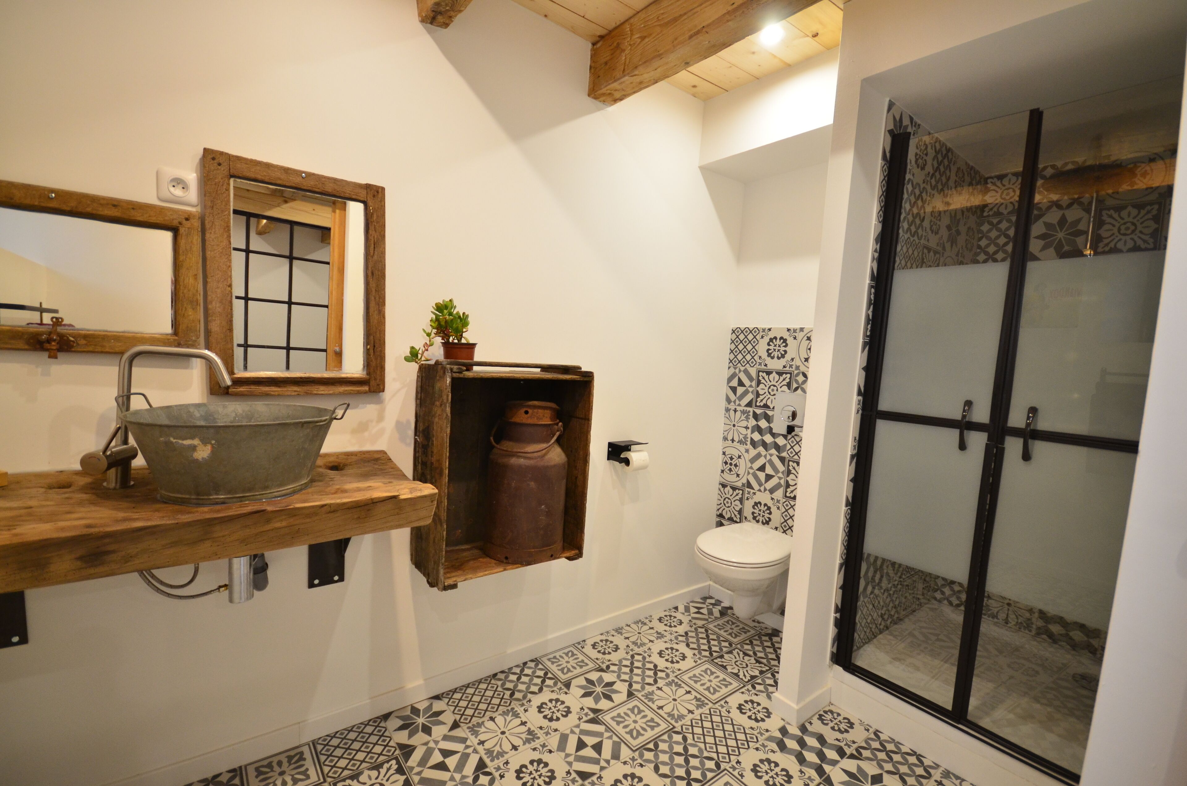 Shower, hair dryer, towels, toilet paper