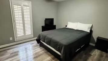 4 bedrooms, iron/ironing board, WiFi, bed sheets