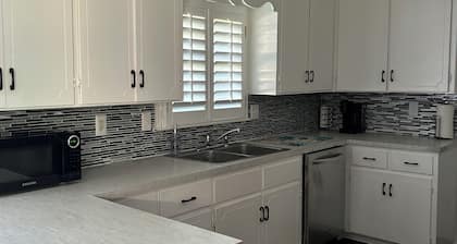 Lovely 4-bedroom home with Fsst WiFi and AC in Montgomery