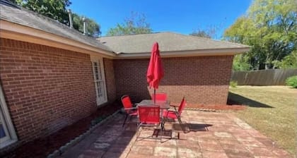Lovely 4-bedroom home with Fsst WiFi and AC in Montgomery