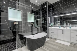 Dusche, Haartrockner, Bidet, Handtücher