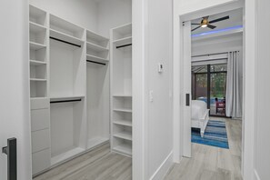 5 bedrooms, iron/ironing board, WiFi, bed sheets
