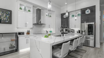 冰箱、微波炉、烤箱、炉灶