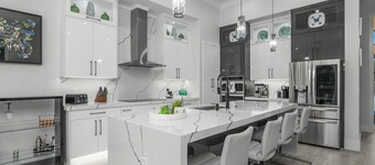 Golden Acres Sports Ranch – Luxe Retreat with Pickleball, Pool & Games