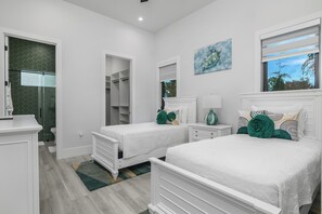 5 habitaciones, tabla de planchar con plancha, wifi y ropa de cama