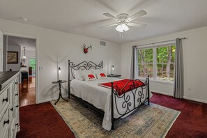 4 Schlafzimmer, Schreibtisch, Bügeleisen/Bügelbrett, kostenloses WLAN