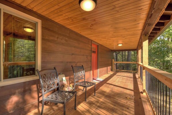 Terrace/patio - Contemporary Cabin w/ Hot Tub - 2BR, 2BA, Sleeps 8 (Blue Ridge)