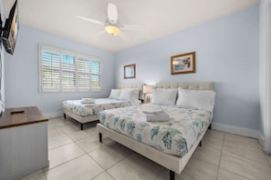 2 bedrooms, desk, iron/ironing board, WiFi