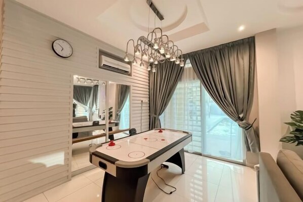 Game room - Fairy 2 Pool Villa Ipoh 26 Pax Karaoke Snooker Lego (Ipoh)