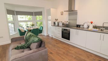 Cookware/dishes/utensils