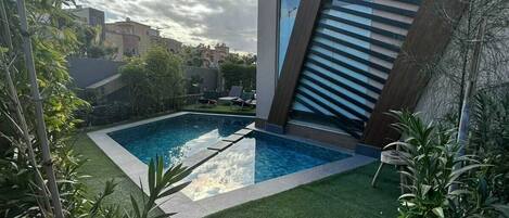 Outdoor pool, open 8:00 AM to 8:00 PM, pool loungers