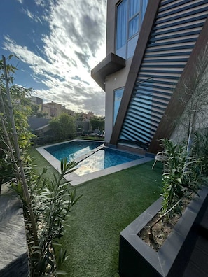 12 outdoor pools, sun loungers - La villa luxury suites (Marrakech)