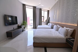 Suite Deluxe | Caixa forta a l'habitació, cortines opaques i planxa i posts de planxar