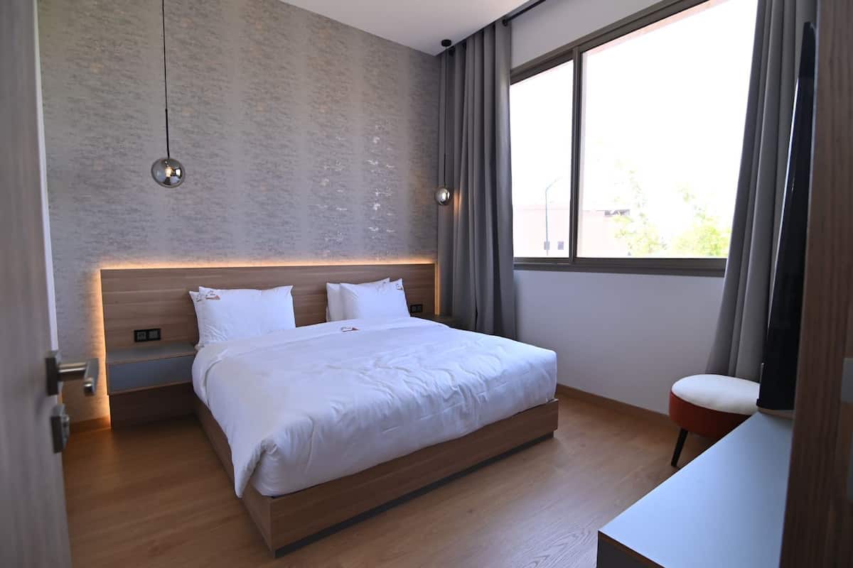 Suite Comfort | Caixa forta a l'habitació, cortines opaques i planxa i posts de planxar