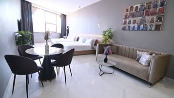 Ropa de cama de alta calidad, colchones Tempur-Pedic y minibar