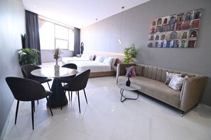 Grand Suite | Premium bedding, Tempur-Pedic beds, minibar, in-room safe