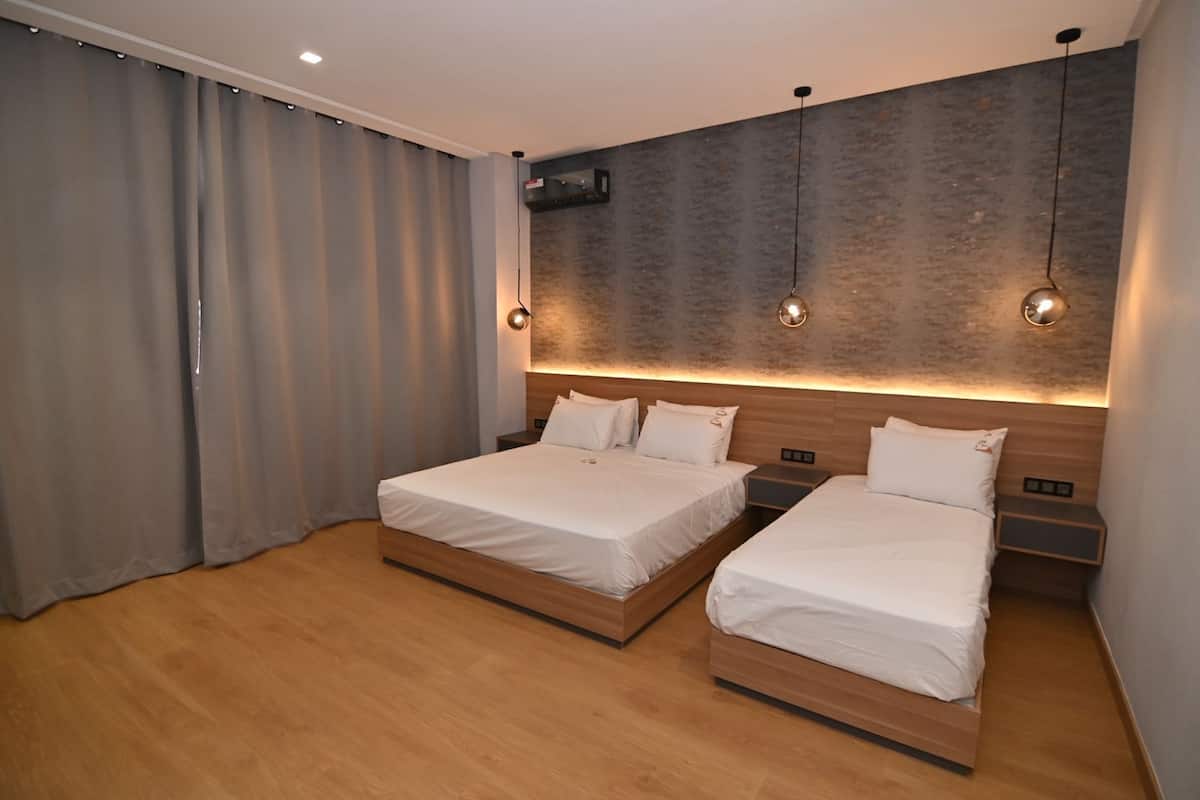 Suite Comfort | Caixa forta a l'habitació, cortines opaques i planxa i posts de planxar