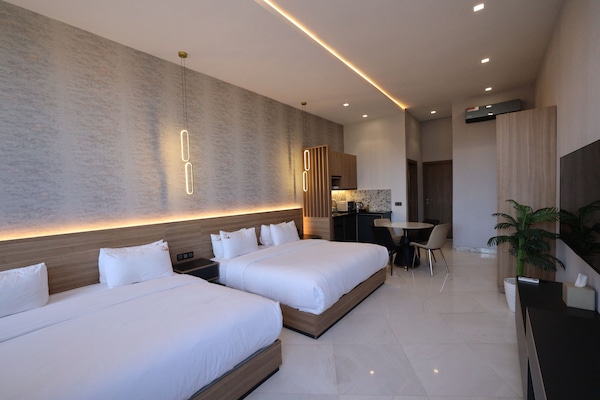 Deluxe Suite | Premium bedding, Tempur-Pedic beds, free WiFi