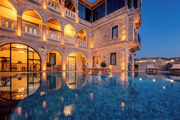 Piscina externa sazonal