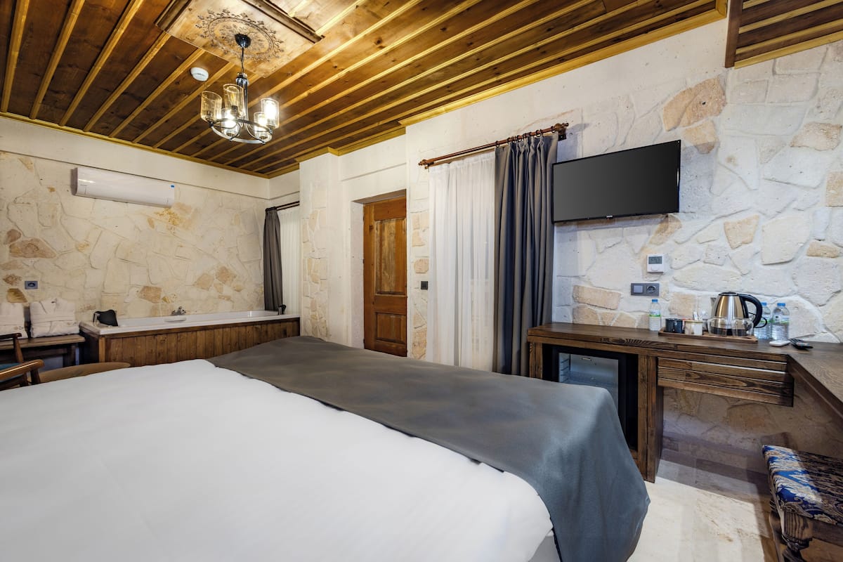 Ropa de cama de alta calidad, edredón, camas con pillow-top y minibar