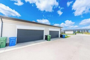 المنطقة المحيطة بالمنشأة