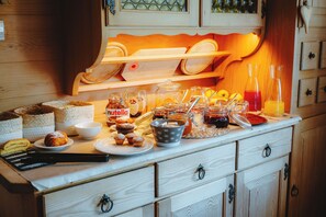 Free daily buffet breakfast