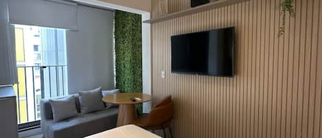 Studio | Een laptopwerkplek, gratis wifi