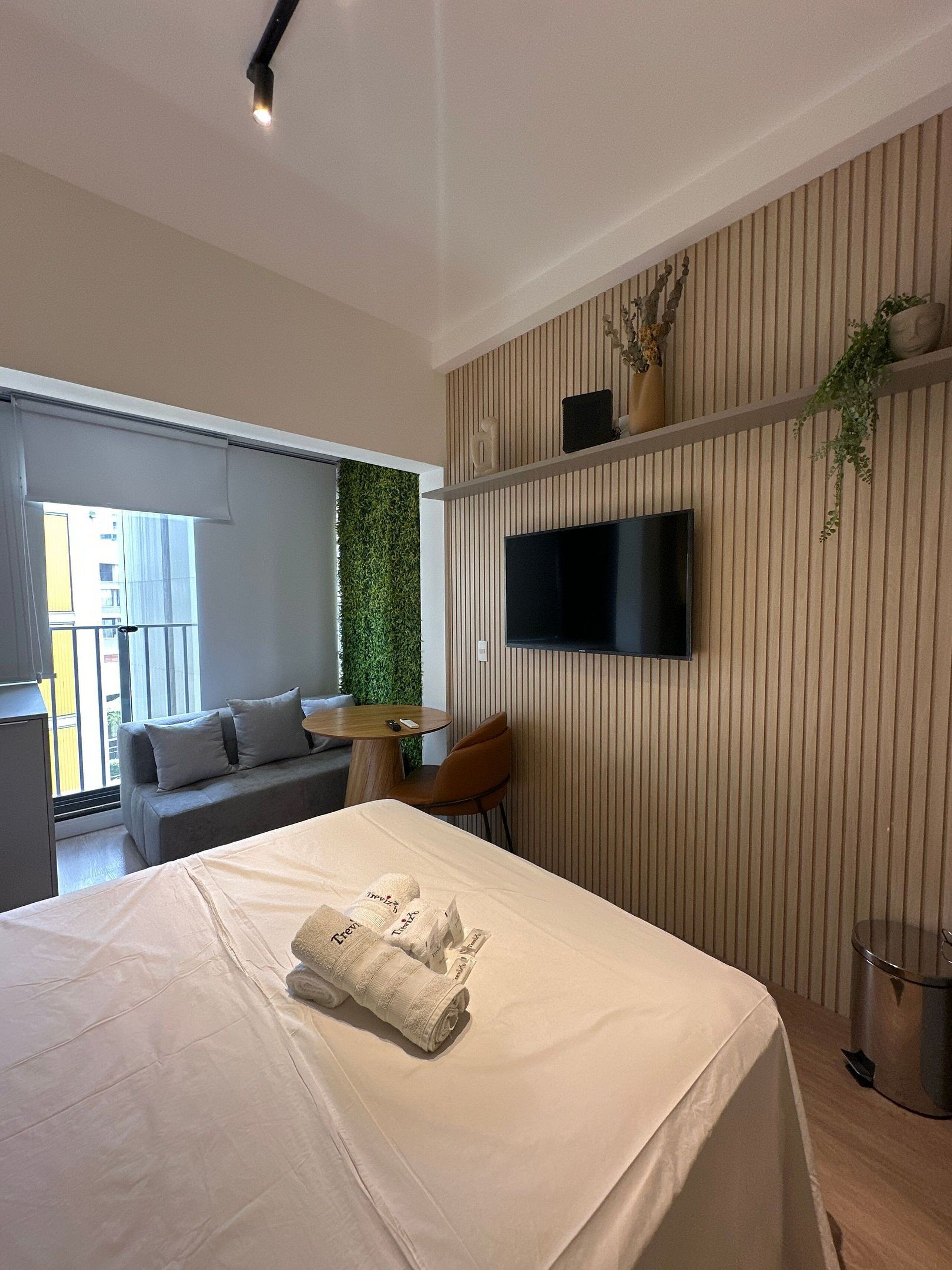 开间 | 笔记本电脑工作区、免费 WiFi