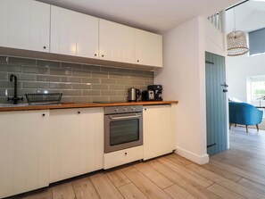 Dishwasher, cookware/dishes/utensils