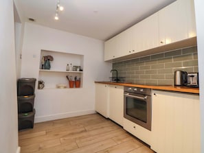 Astianpesukone, keittoastiat/astiat/ruokailuvälineet