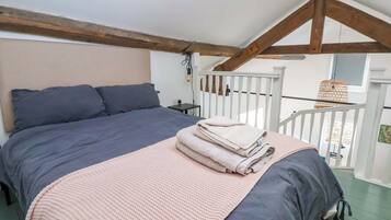 2 bedrooms, individually decorated, individually furnished, free WiFi