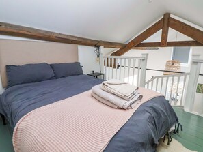 2 bedrooms, individually decorated, individually furnished, free WiFi - Cwtch (Mold)