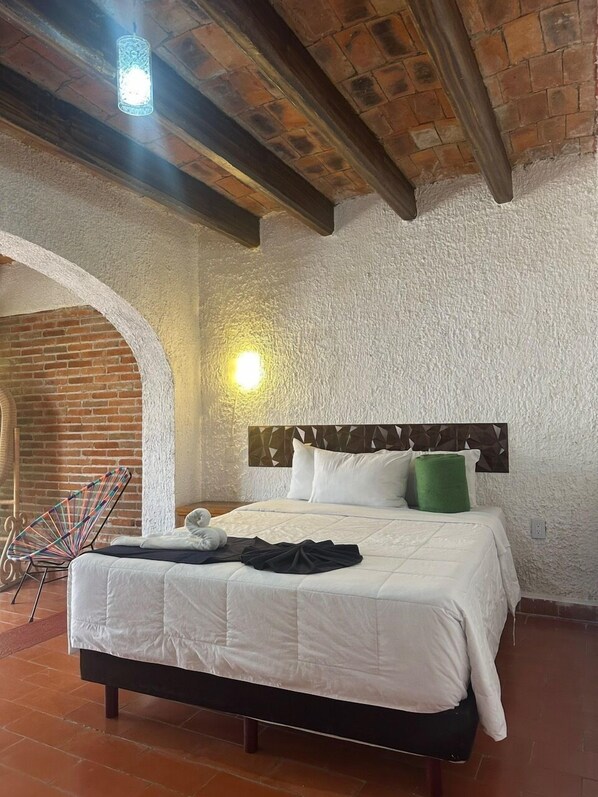Comfort Room, Garden View | Desk, laptop workspace, free WiFi