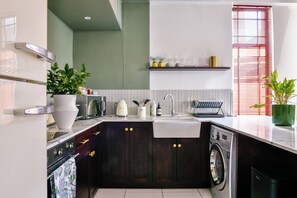 Micro-ondes, four, plaque de cuisson