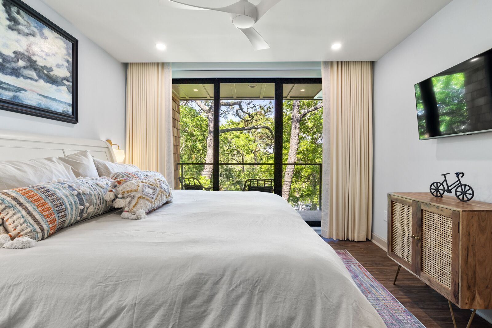 2 bedrooms, in-room safe, iron/ironing board, free WiFi