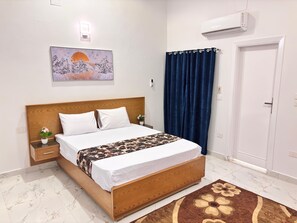 2 habitaciones, tabla de planchar con plancha, wifi y ropa de cama