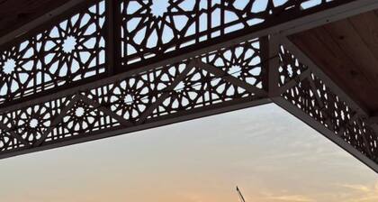 Charming 2-bedroom apartment in phenomenal Luxor Governorate with AC