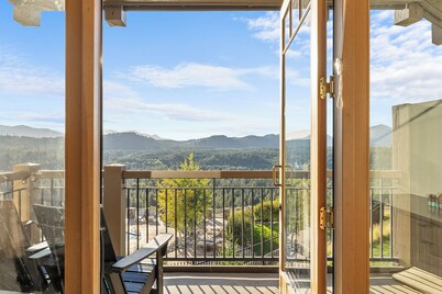 Modern 1BR Retreat with Fireplace & Mountain Views